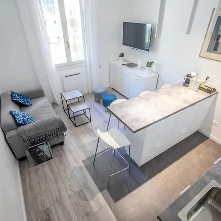 Sublime Trois Pieces Proche Monaco בוסוליי