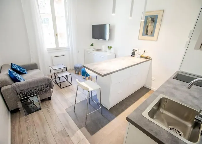 Sublime Trois Pieces Proche Monaco アパート ボーソレイユ